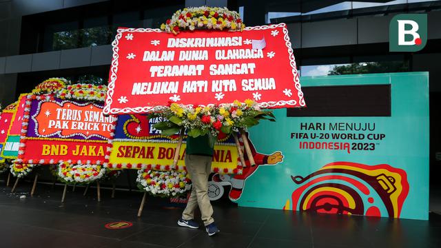 Karangan Bunga Bertebaran di Kantor PSSI Seusai Indonesia Gagal Menjadi Tuan Rumah Piala Dunia U-20 2023